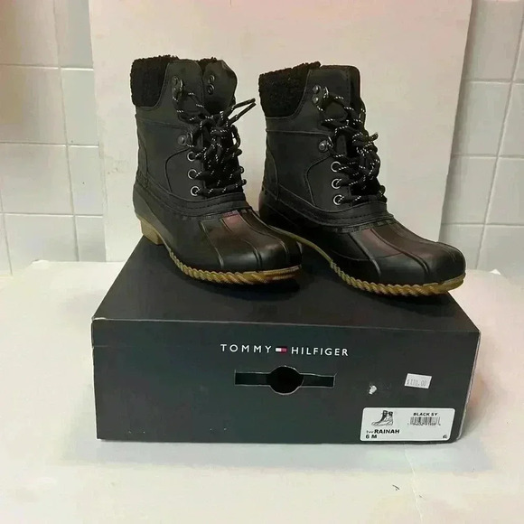 Tommy Hilfiger Duck Boots. New With Tags. Womens Size 6. Black - Picture 1 of 7